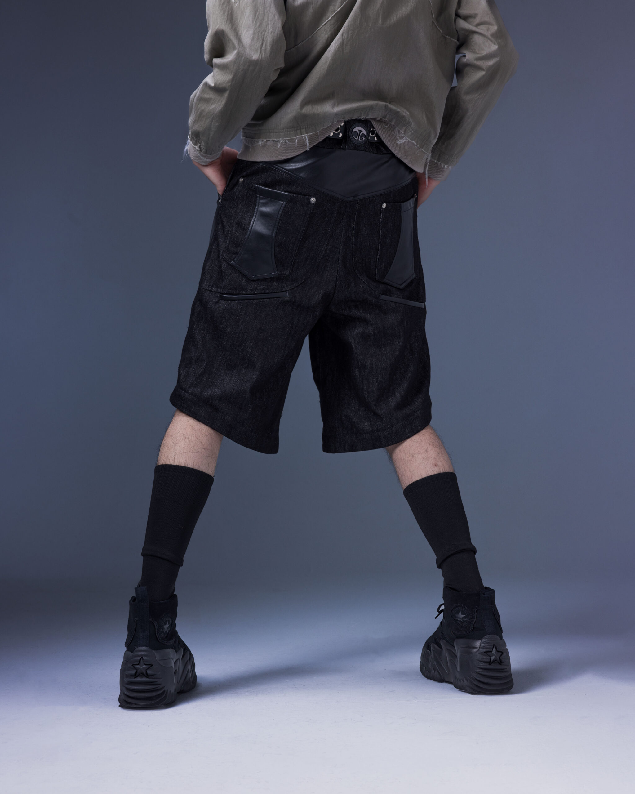 202504051205 Evolution – Membranous Wing Paneled Wide Denim(black/Leather Spliced)