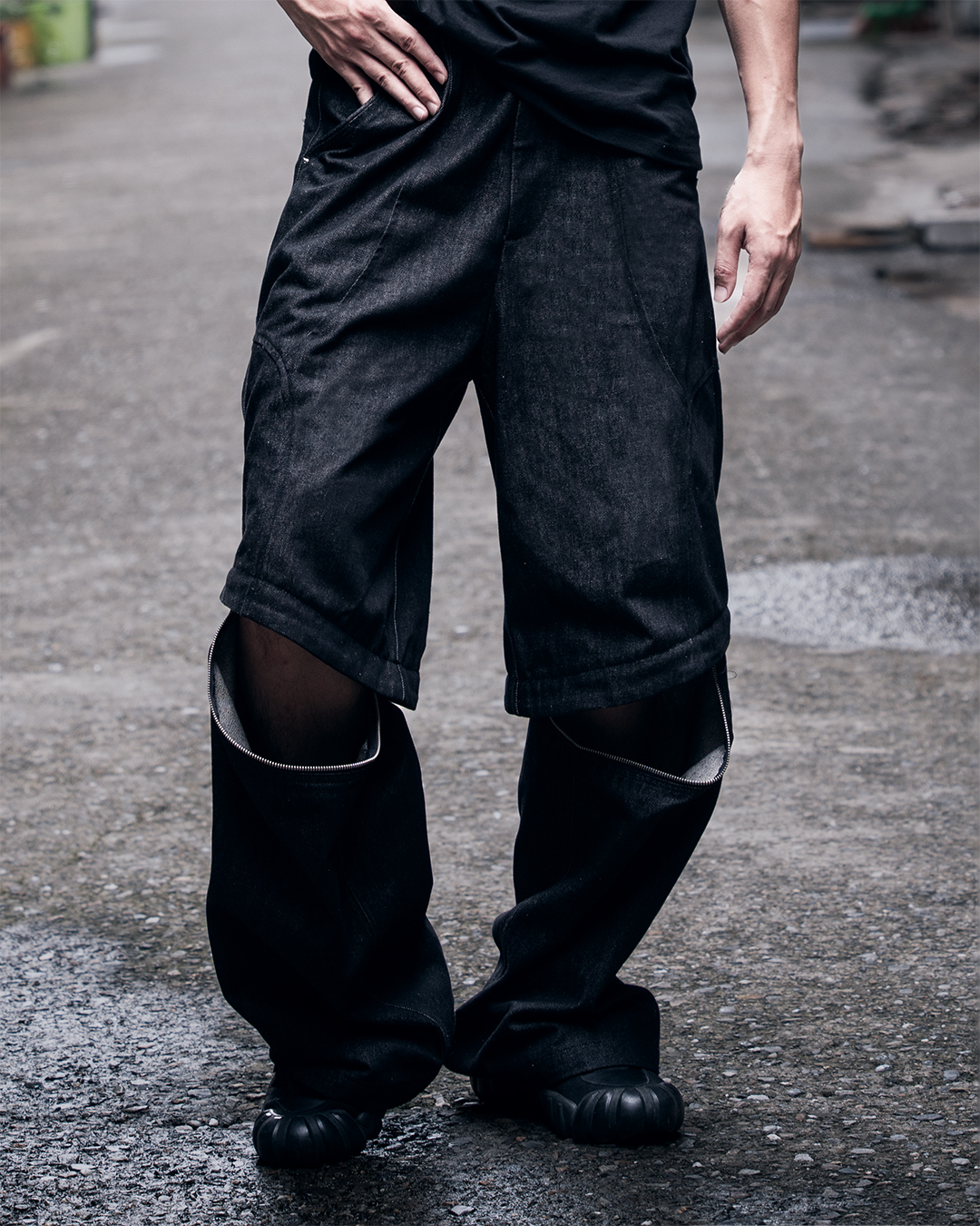 DSC00361 LOW KEY RUN NO.01 / Evolution – Membranous Wing Paneled Wide Denim(black)