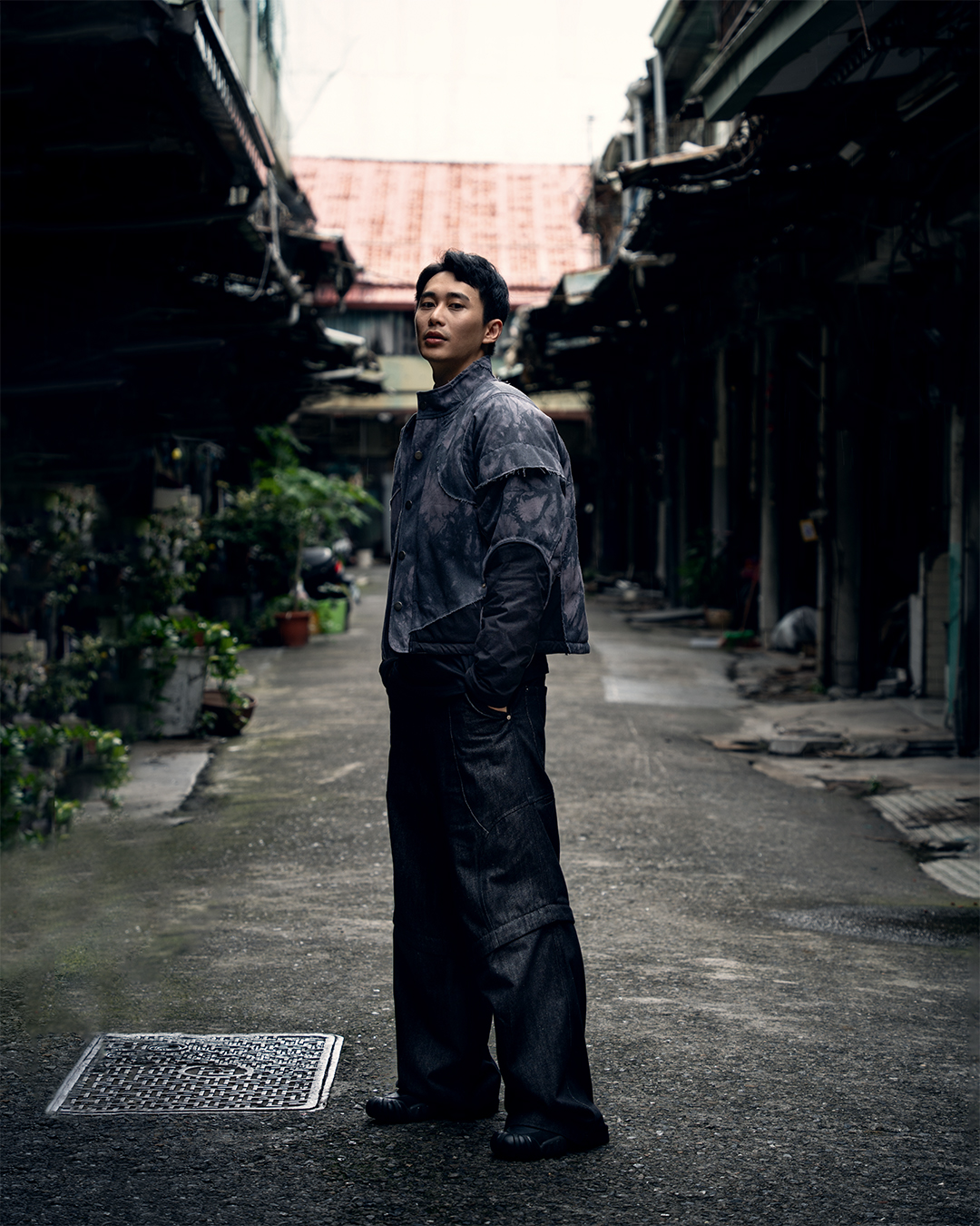 DSC00033 LOW KEY RUN NO.01 / Evolution – Membranous Wing Paneled Wide Denim(black)