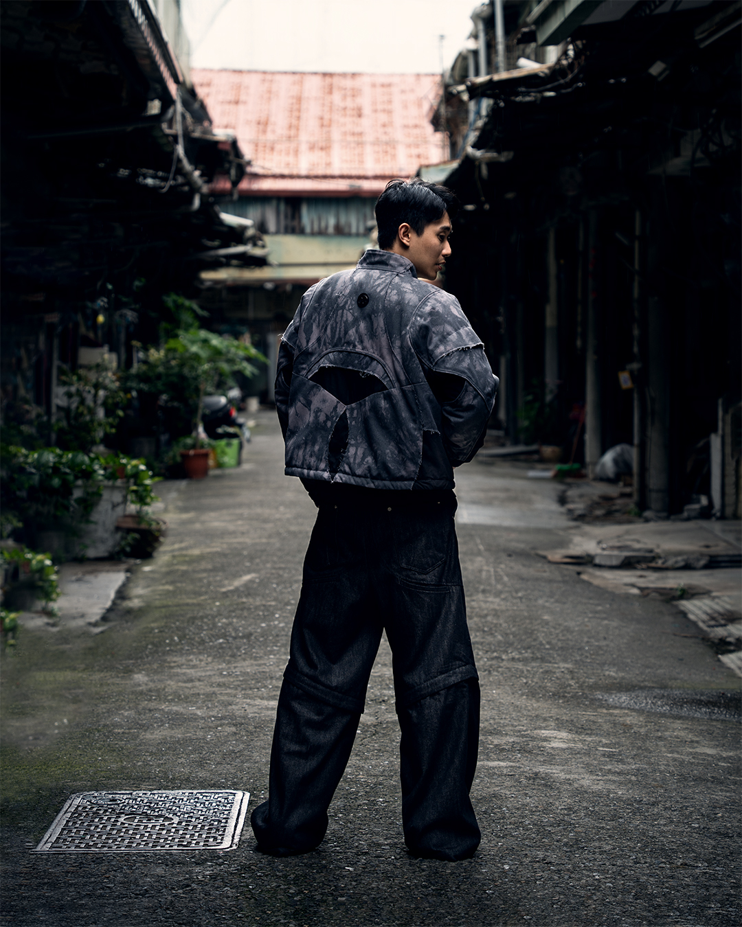 DSC00073 LOW KEY RUN NO.01 / Evolution – Membranous Wing Paneled Wide Denim(black)