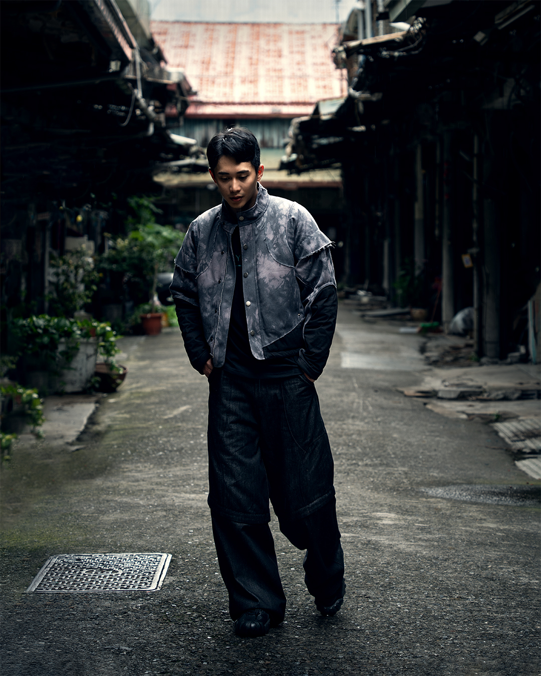 DSC00102 LOW KEY RUN NO.01 / Evolution – Membranous Wing Paneled Wide Denim(black)