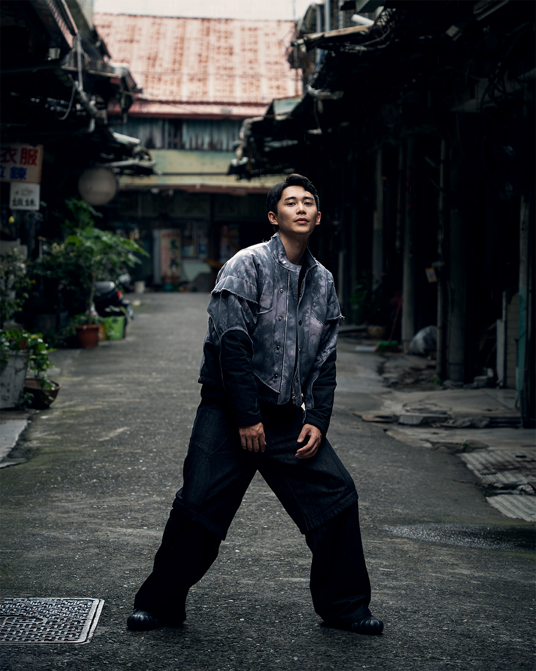 DSC00148 LOW KEY RUN NO.01 / Evolution – Membranous Wing Paneled Wide Denim(black)