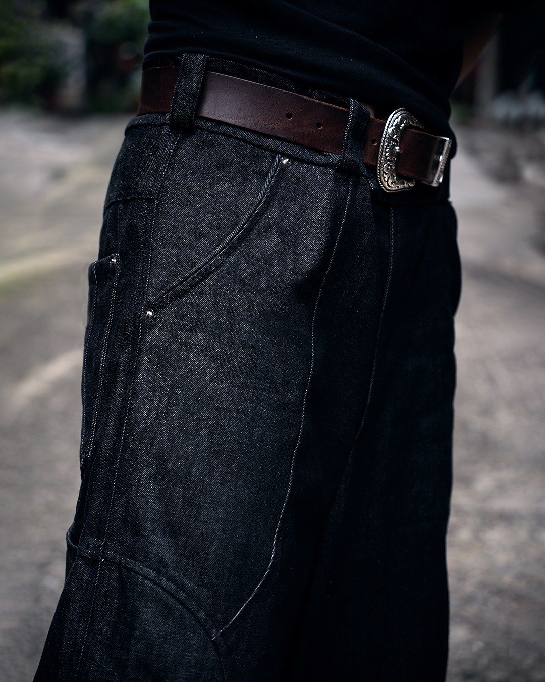 DSC00252 LOW KEY RUN NO.01 / Evolution – Membranous Wing Paneled Wide Denim(black)