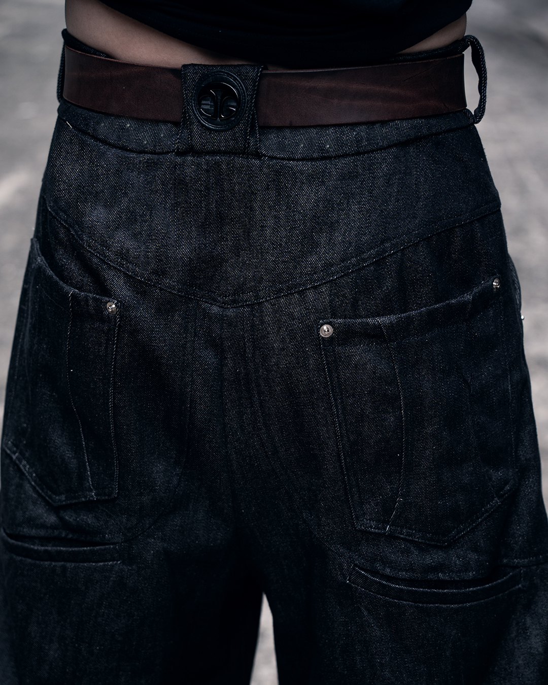 DSC00256 LOW KEY RUN NO.01 / Evolution – Membranous Wing Paneled Wide Denim(black)