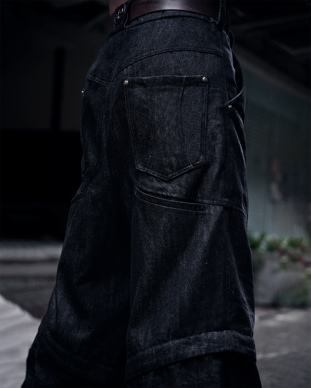 DSC00258 LOW KEY RUN NO.01 / Evolution – Membranous Wing Paneled Wide Denim(black)