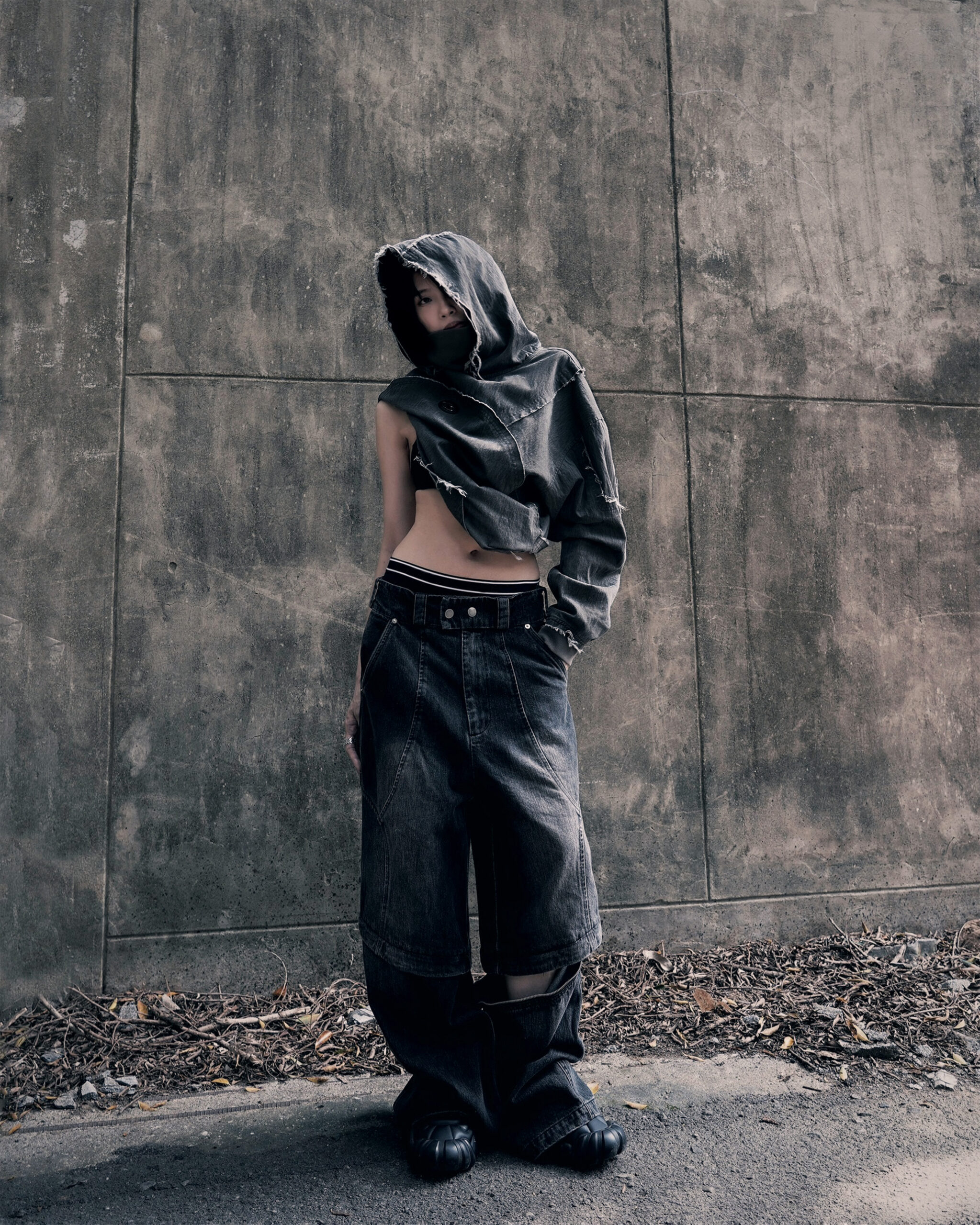 2 Evolution – Membranous Wing Paneled Wide Denim(black/Washed)