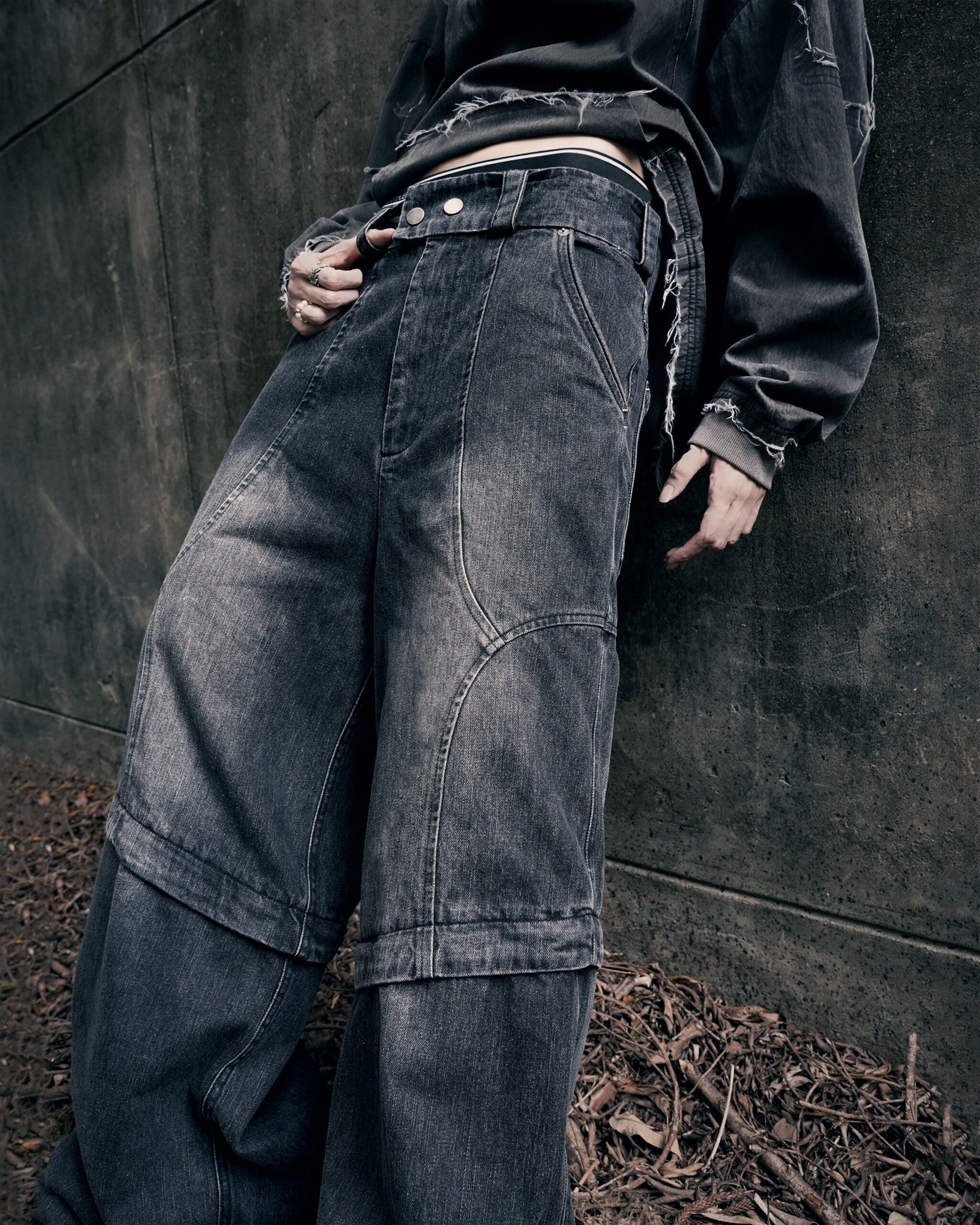 5 Evolution – Membranous Wing Paneled Wide Denim(black/Washed)
